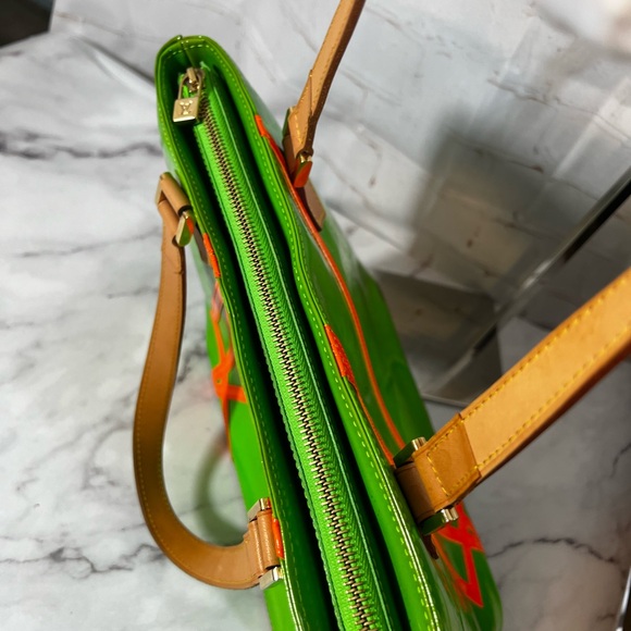 GUC Louis Vuitton X Robert Wilson Green Vernis Houston Tote - Picture 6 of 11